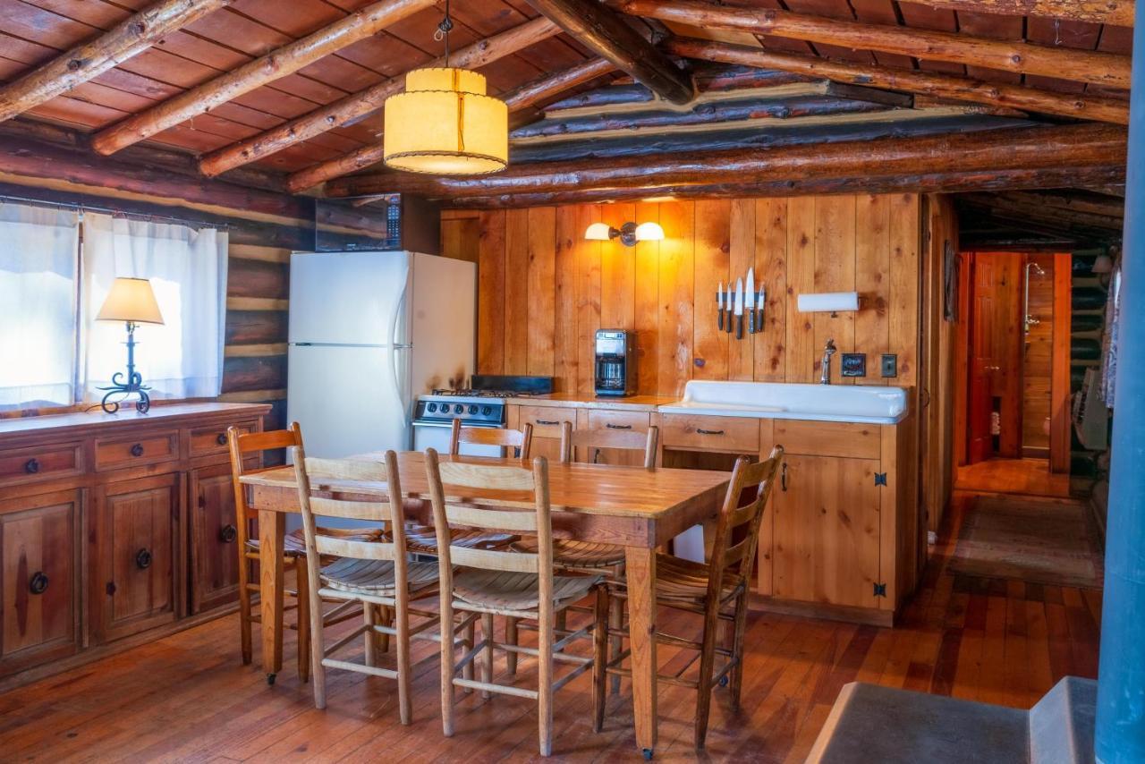 Corkins Lodge Chama エクステリア 写真