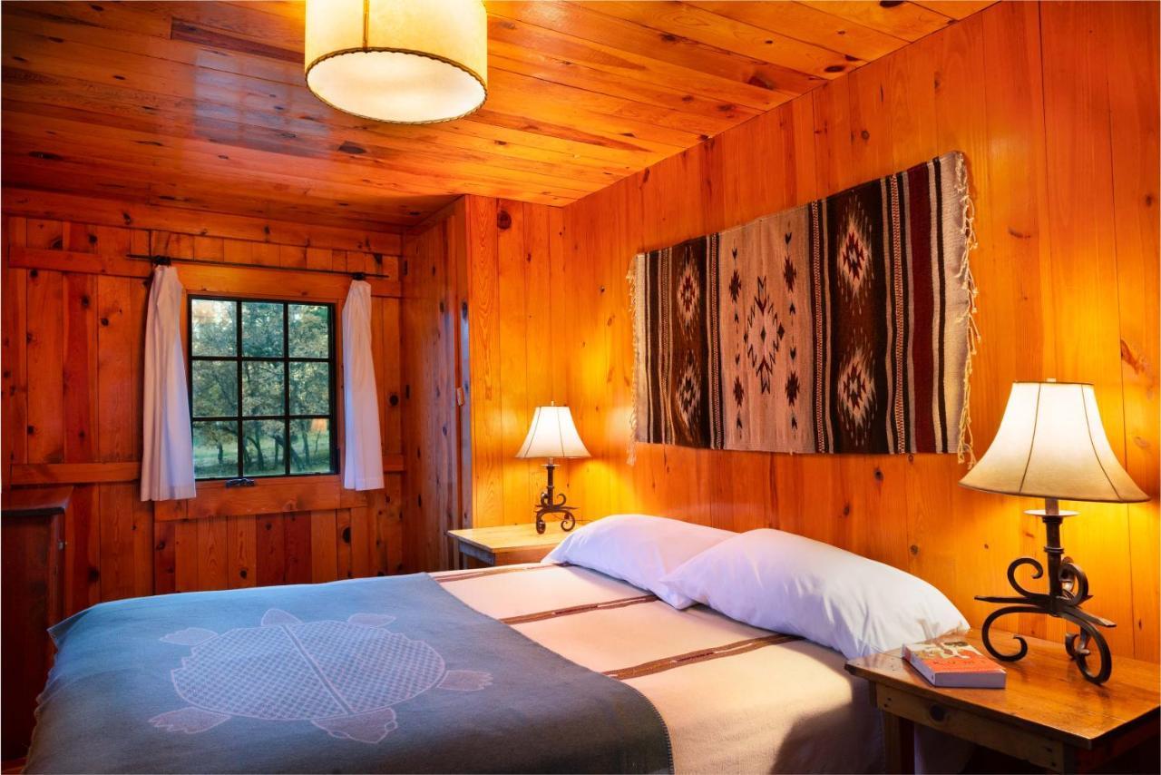 Corkins Lodge Chama エクステリア 写真